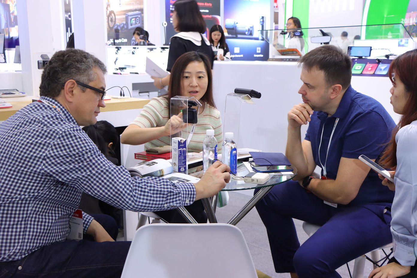 1713505940813910.jpg 4K高清4G手机互联5G-WiFi记录仪-033.jpg